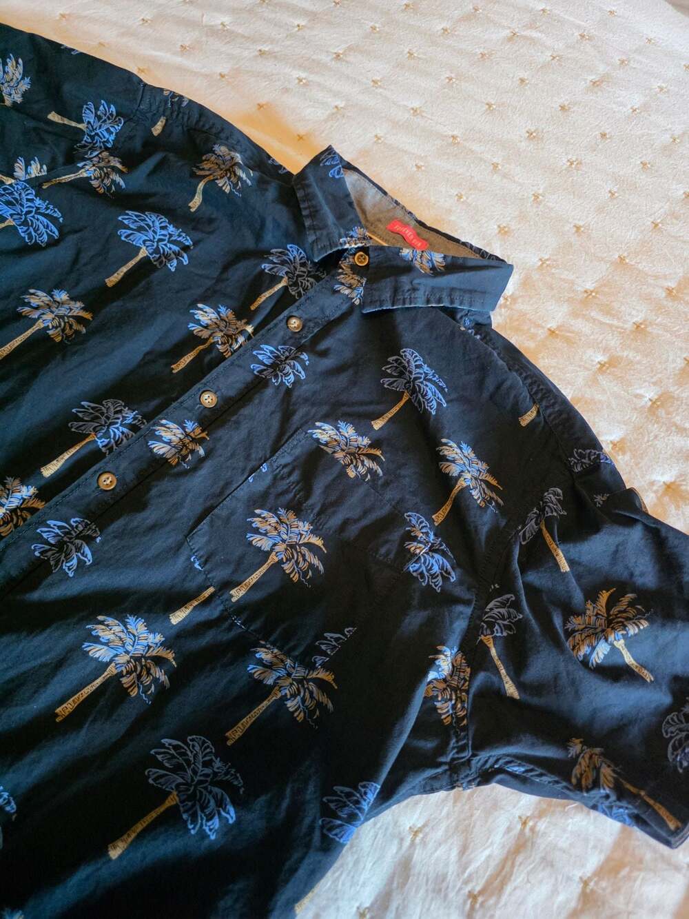 Free Planet Men's XL Short Sleeve Button-Up Shirt Black with Tropical Palm Tree